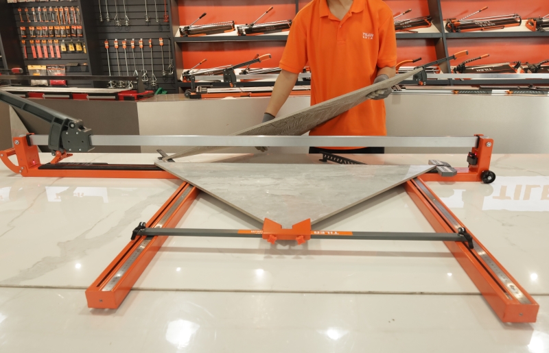 An Expert Guide on How to Use a Manual Tile Cutter